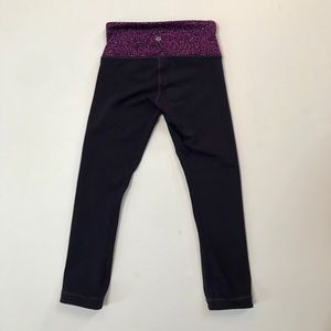 Lululemon Black + Navy Reversible Capri Leggings !